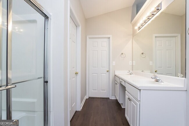 Building Photo - 2585 Fairmont Park Ct