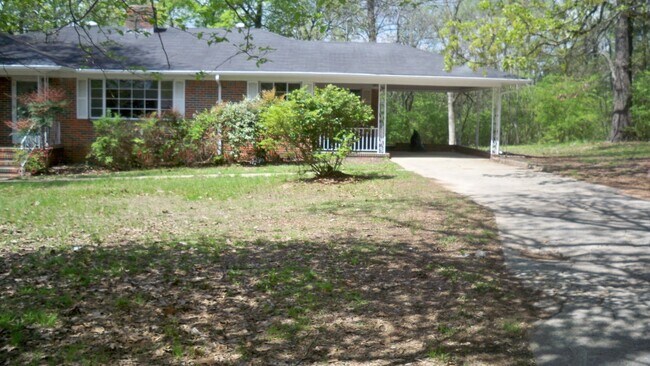 Building Photo - 2716 Wood Dr NE