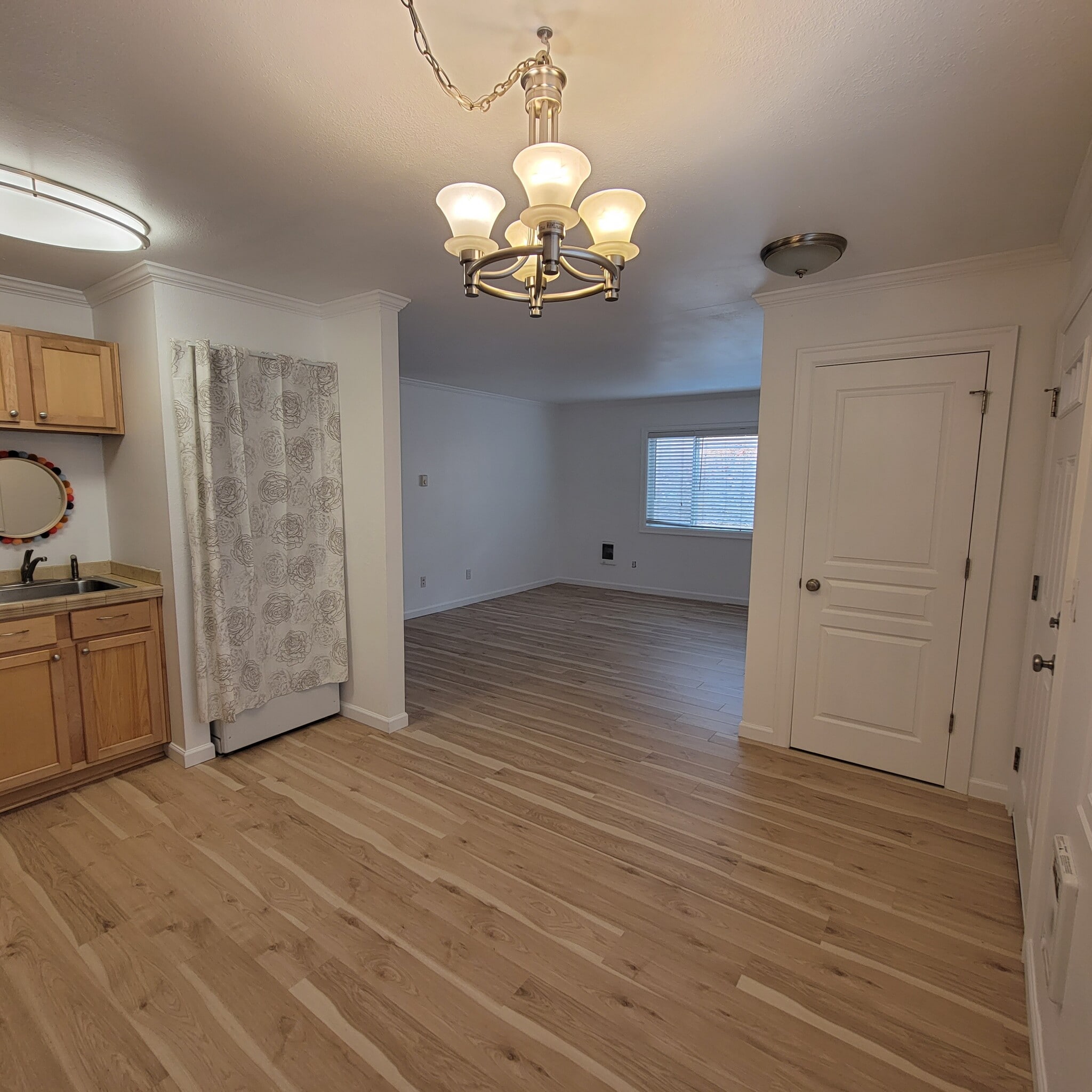 Building Photo - 7023 N Burlington Ave