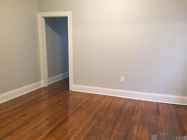 Building Photo - 718 Park Blvd