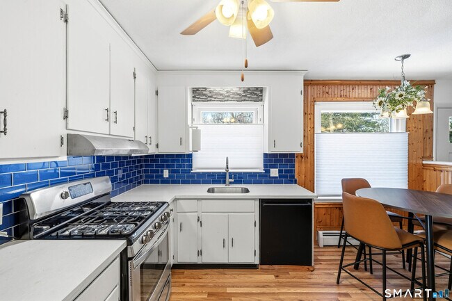 Building Photo - 12 Beach Park Rd