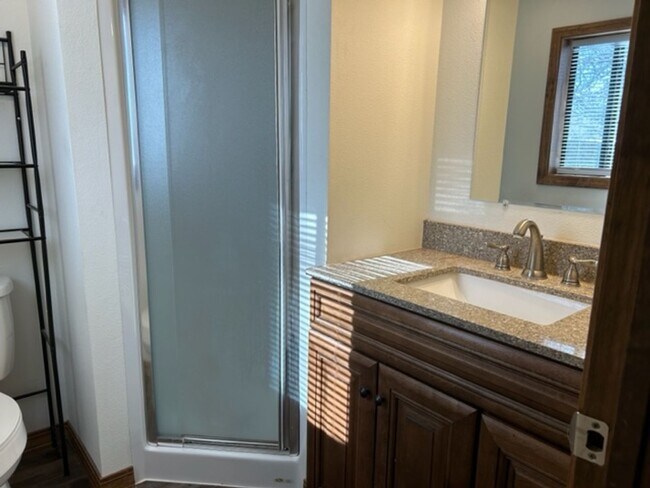 Building Photo - 3 BEDROOM 2 BATH APARTMENT FOR LEASE IN CARL JUNCTION-$995.00 RENT-$995.00 DEPOSIT