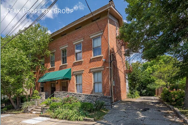Primary Photo - 32 E Hollister St