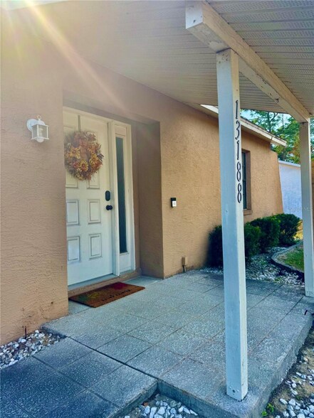 Building Photo - 13188 Delbarton St