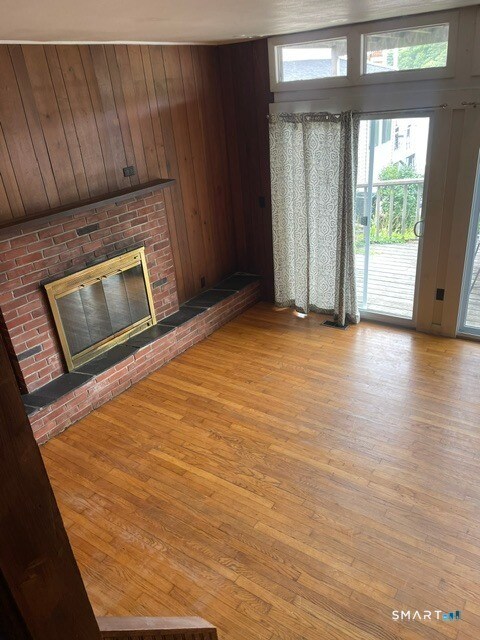 Building Photo - 102 Riverview Ave
