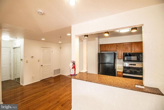 Building Photo - 1337 Waterford Dr