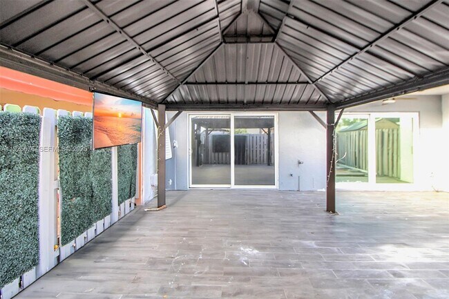 Building Photo - 870 SW 129th Pl