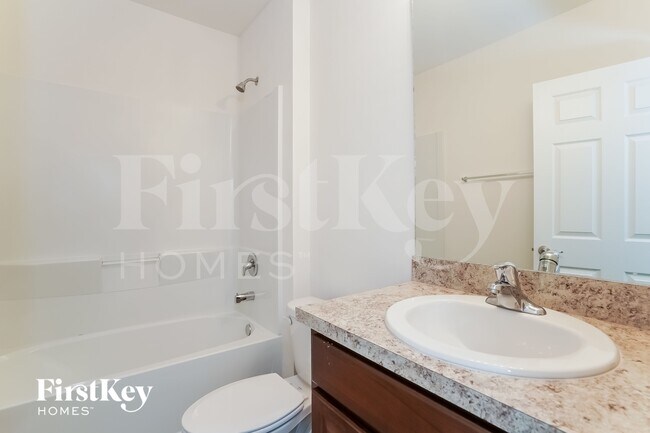 Building Photo - 1622 SW 27th St