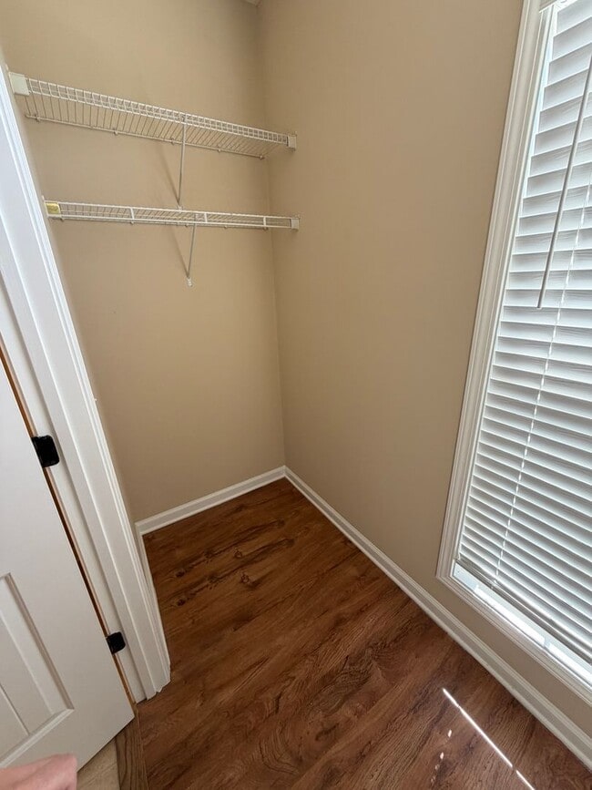 Building Photo - Charming 3 bedroom 2 bath home available now