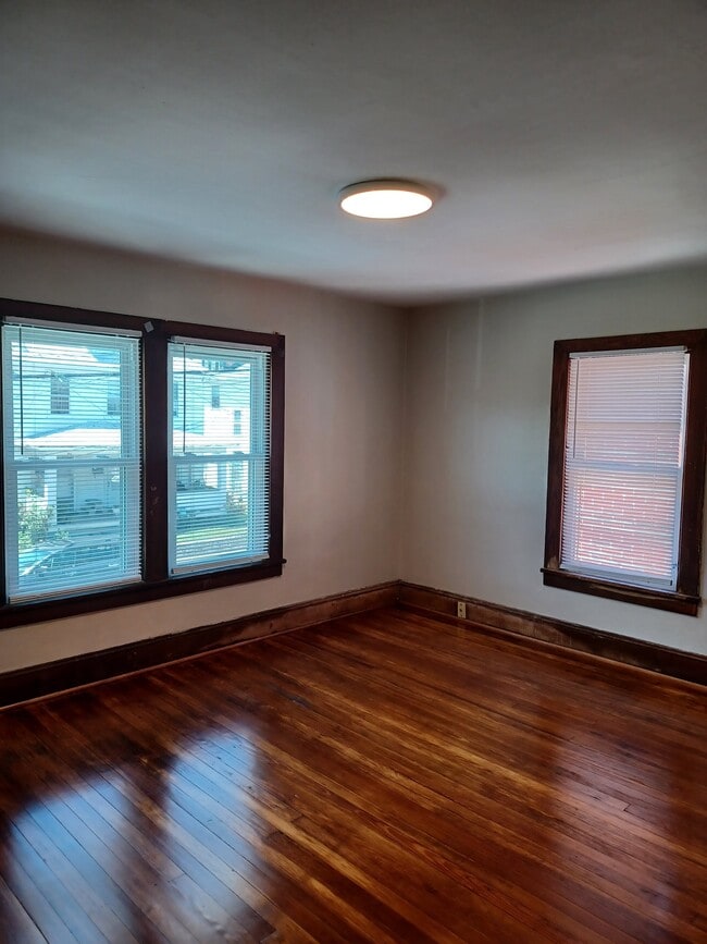 Building Photo - 346 Gray Ave