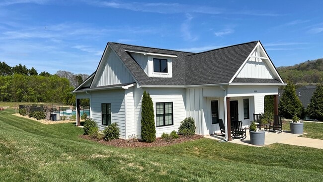 Building Photo - 847 Wellstone Dr