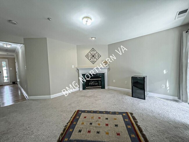 Building Photo - 110 Cahill Dr