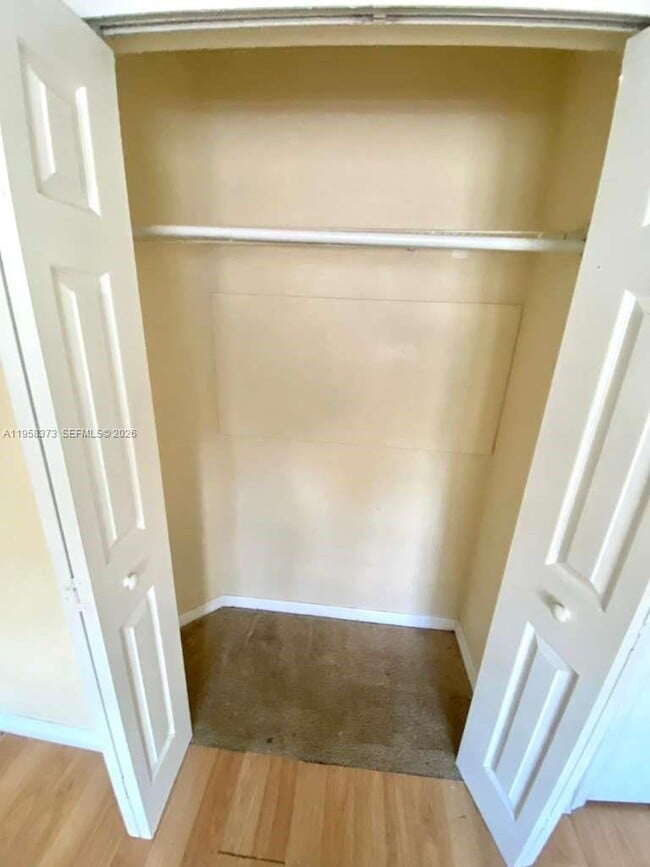 Building Photo - 1270 SE 31st Ct