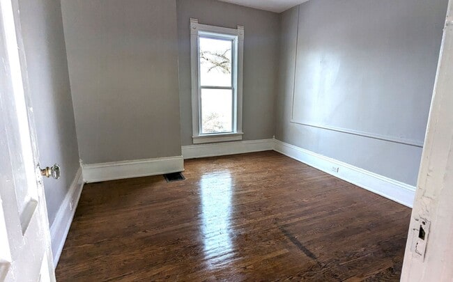 Building Photo - 1450 Clinton St