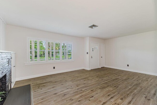 Building Photo - 1310 La Faunce Way