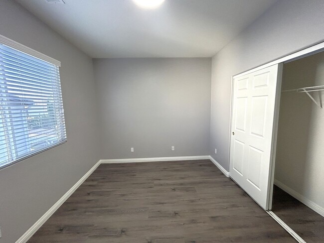 Building Photo - Silver Loop Jurupa Valley, 91752  (5 bed, ...