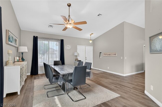 Building Photo - 1056 Kennebunk Cir