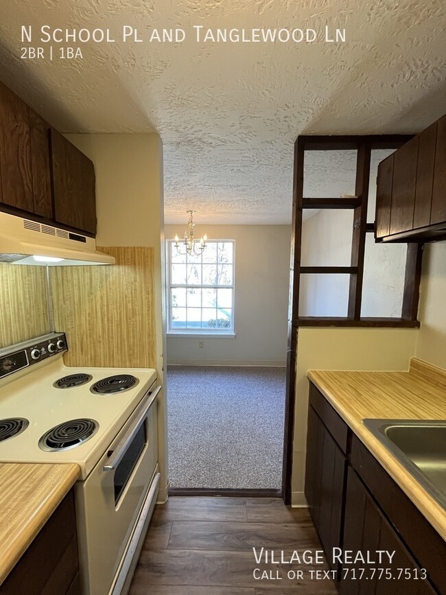 Building Photo - No Steps! Roomy 2-Bed with A/C & Off-Stree...