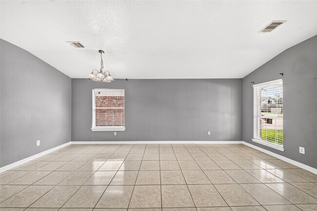 Building Photo - 10515 Evergreen St