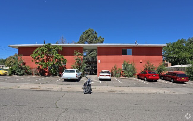 Building Photo - Large One-Bedroom Units Near Nob Hill