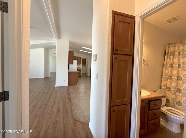 Building Photo - 1116 Samantha St
