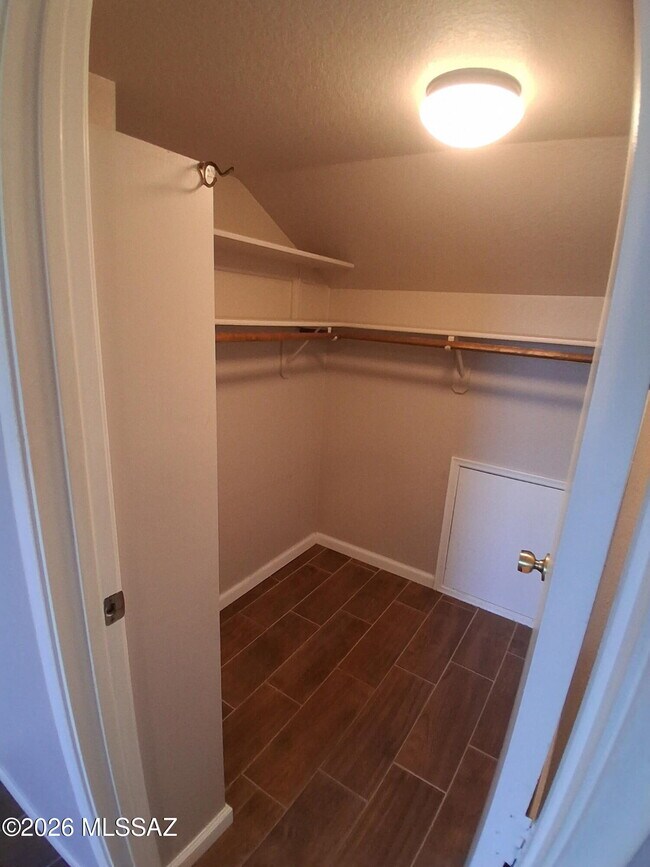 Building Photo - 4813 W Doria Dr