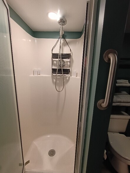 Building Photo - 27 Claulise Ln