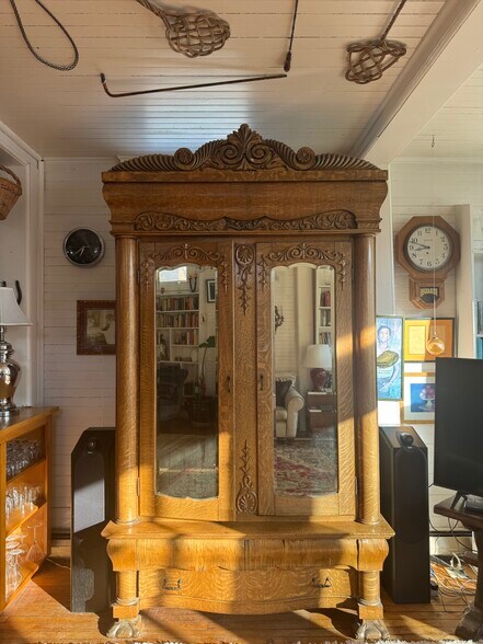 Building Photo - 3 Meadow St