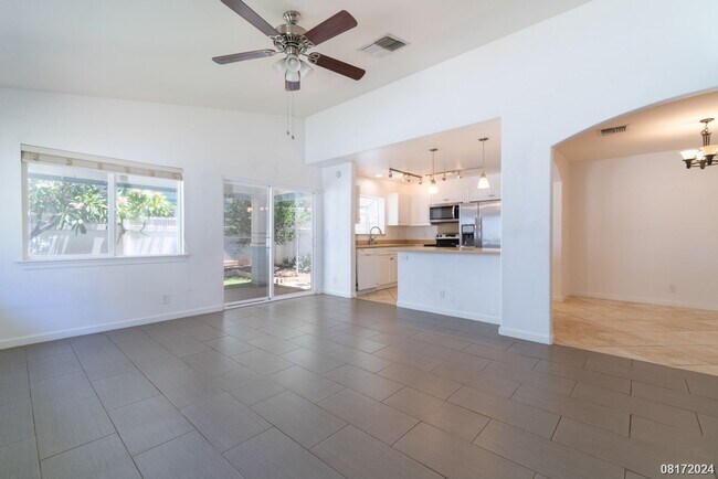 Building Photo - LARGE and SPACIOUS 3bd/3ba/2pkg (SEA COUNTRY) $3900