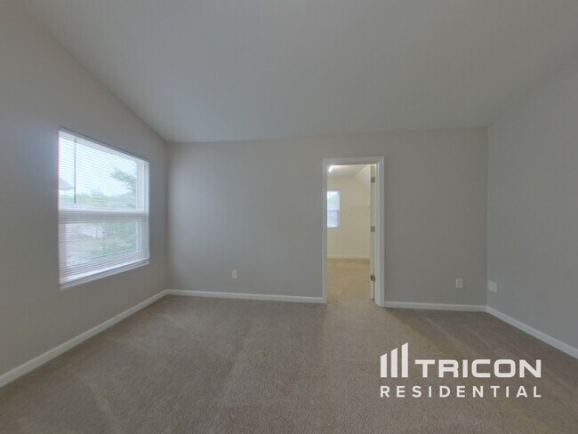 Building Photo - 1401 Waylon Ave