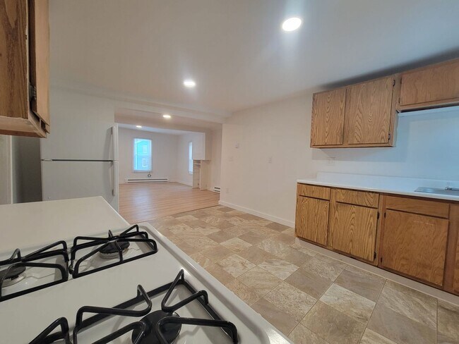 Building Photo - 510 N Albany St