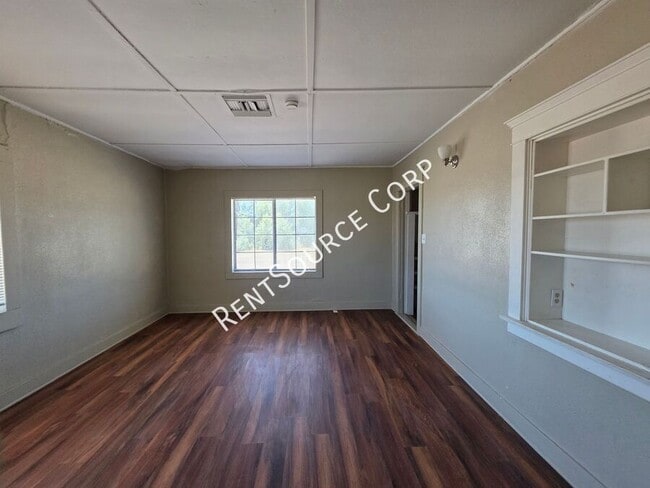 Building Photo - 750 CA-58