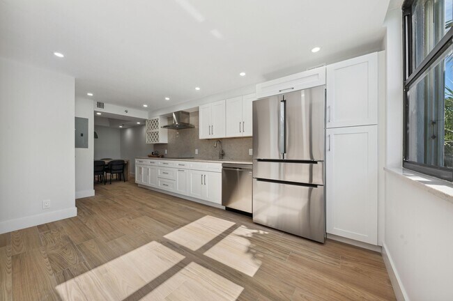 Building Photo - 4600 S Ocean Blvd
