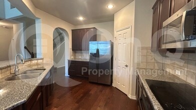 Building Photo - 9537 Navarro St