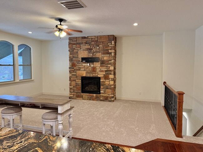 Building Photo - 14328 S Log Home Ln