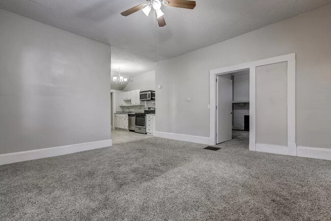 Building Photo - 615 Linwood Ave NE