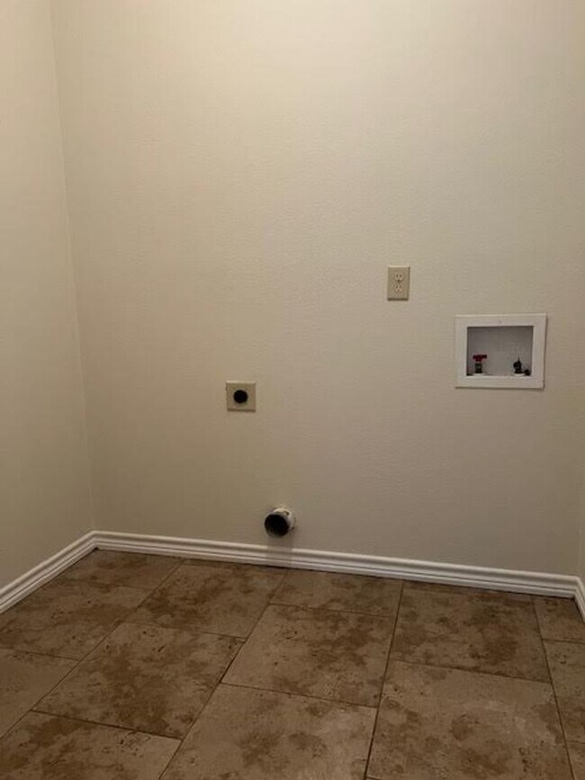 Building Photo - 195 Ashland Dr