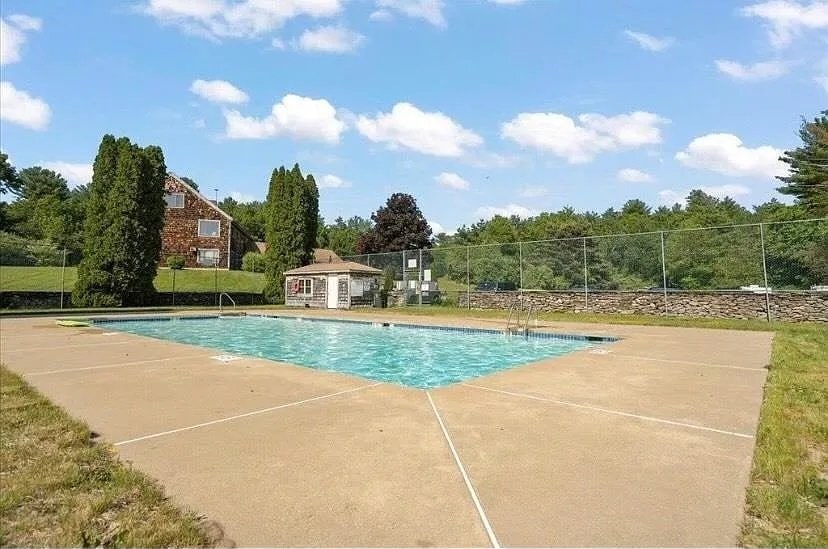 Building Photo - 136 Canterbury Ln