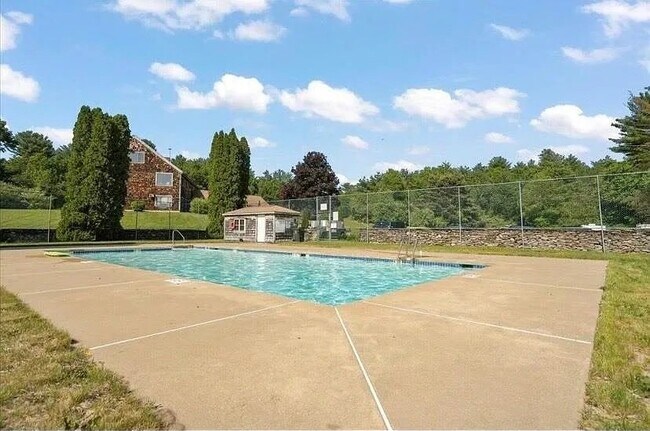 Building Photo - 136 Canterbury Ln