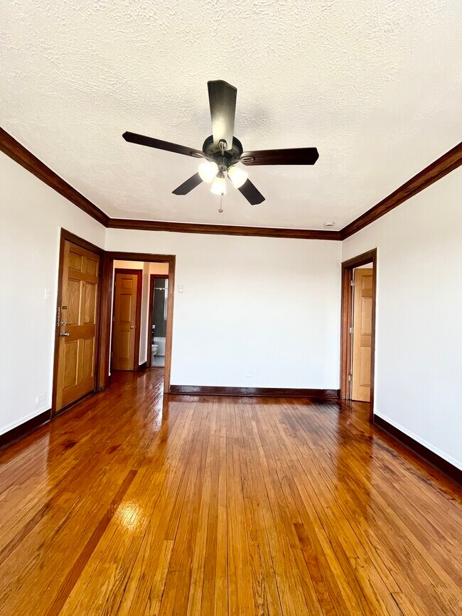 Building Photo - 2154 N Kildare Ave