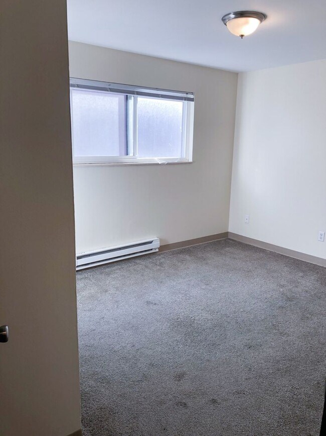 Building Photo - Hill Town Apartments: Spacious Two Bedroom...