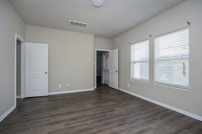 Building Photo - 2209 Onyx Ct