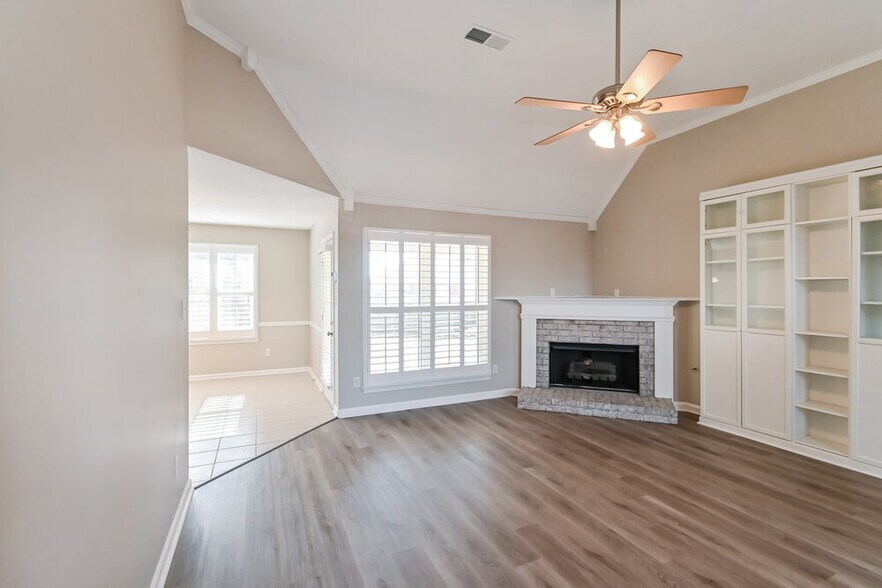 Building Photo - 5150 Bluff Springs Cove