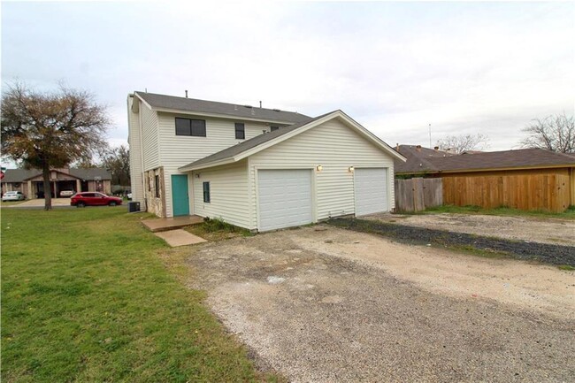 Building Photo - 9606 Night Star Dr
