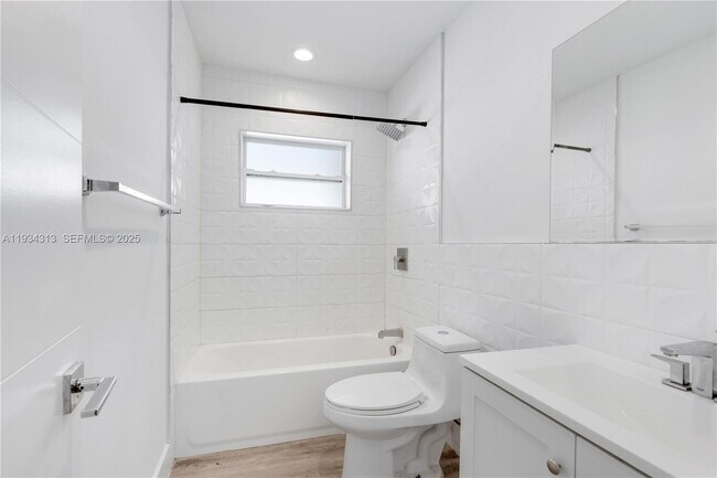 Building Photo - 2512 NE 182nd Terrace