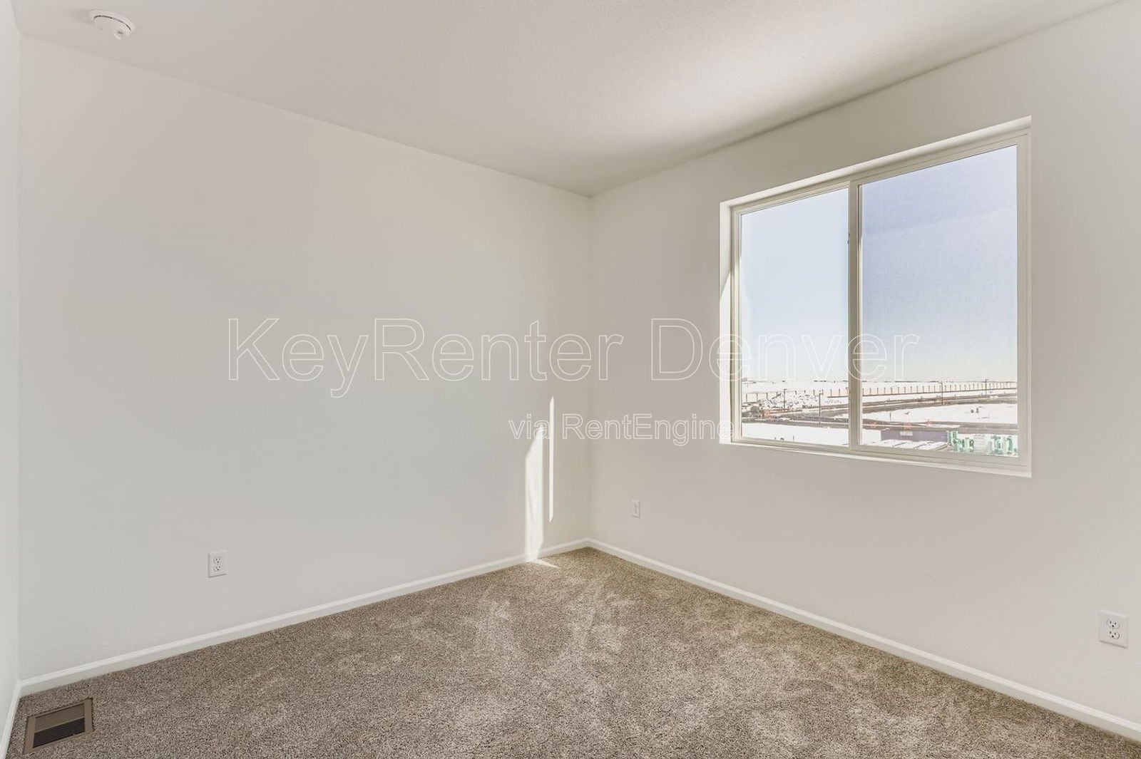 Building Photo - 6601 N Netherland St