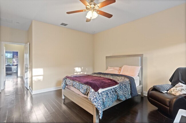 Building Photo - 4025 Cascada Cir