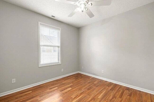 Building Photo - 3225 Mayflower Ln
