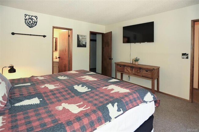 Building Photo - 1201 Fox Farm Rd