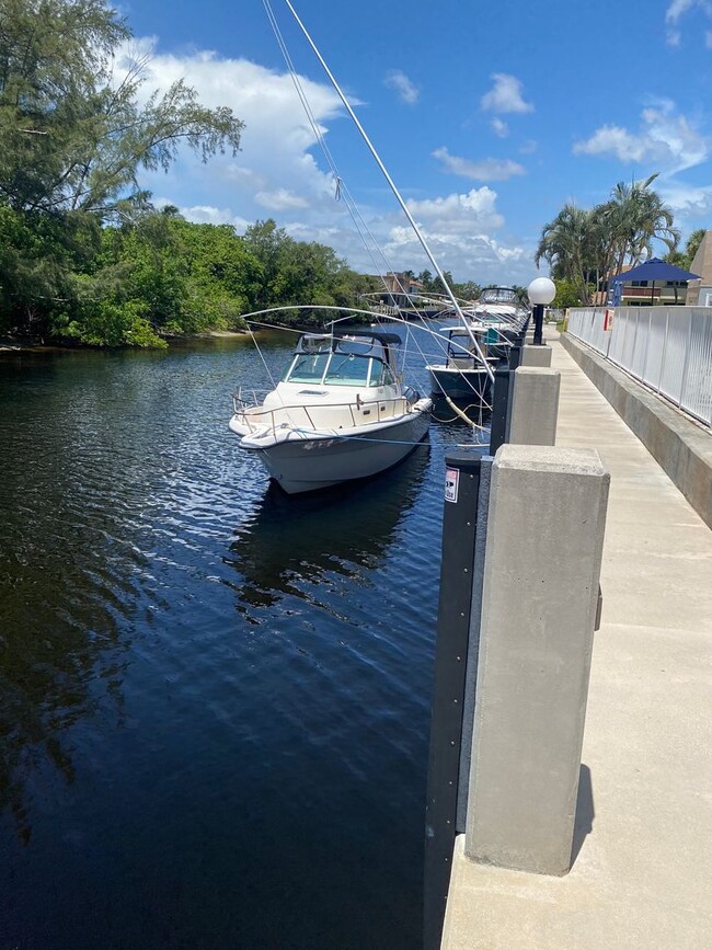 Building Photo - Great Condo in Pompano Beach Just West of ...